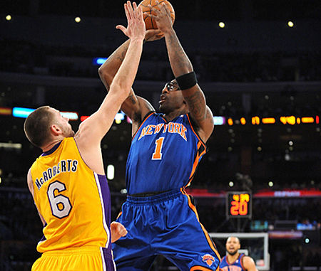 山猫擒下尼克斯,韦克砍下分傲视全场 山猫擒下尼克斯,韦克砍下分傲视全场