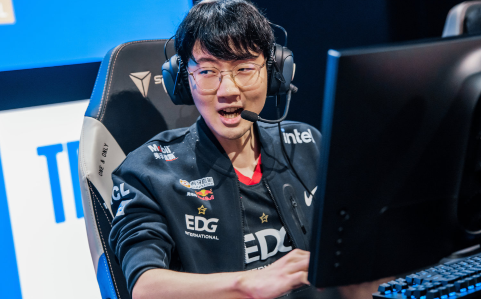 包含HLE鏖战LGD,Clid开启传奇时刻峡谷大战四强赛,让粉丝疯狂欢呼的词条 包含HLE鏖战LGD,Clid开启传奇时刻峡谷大战四强赛,让粉丝疯狂欢呼的词条