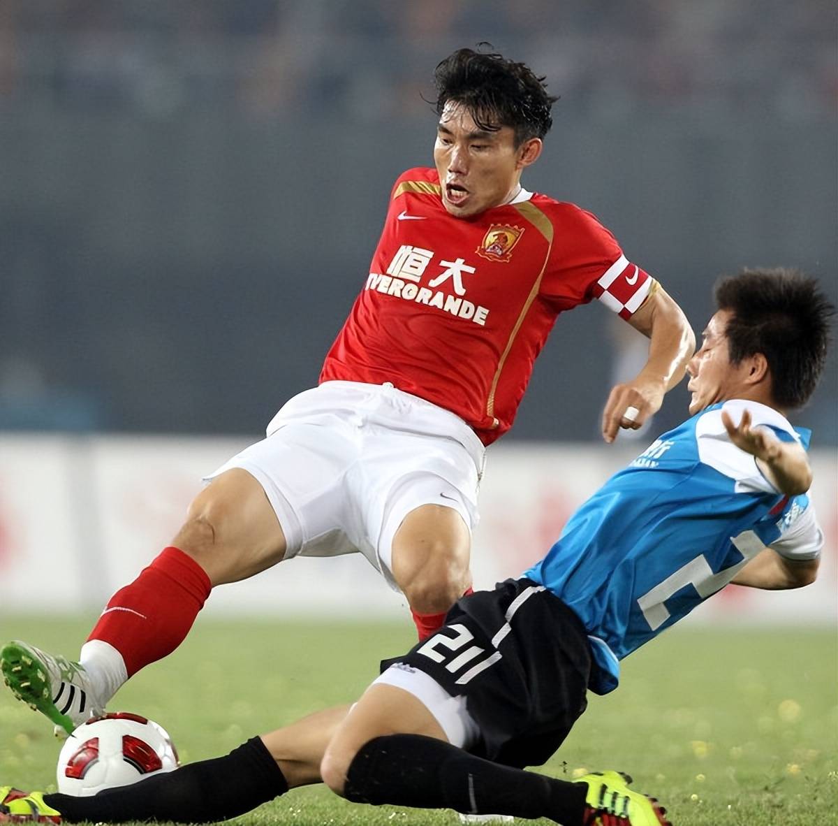 关于大连实德主场告捷,球队继续前行的信息 关于大连实德主场告捷,球队继续前行的信息