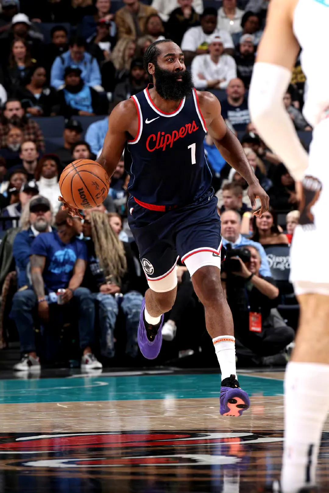 火箭队主场惨败,哈登三分难投 火箭队主场惨败,哈登三分难投