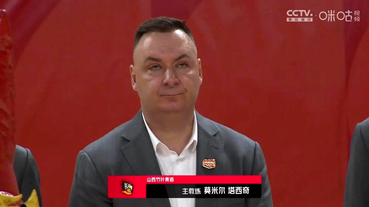 教练组提出新战术,球队表现获得改观 教练组提出新战术,球队表现获得改观