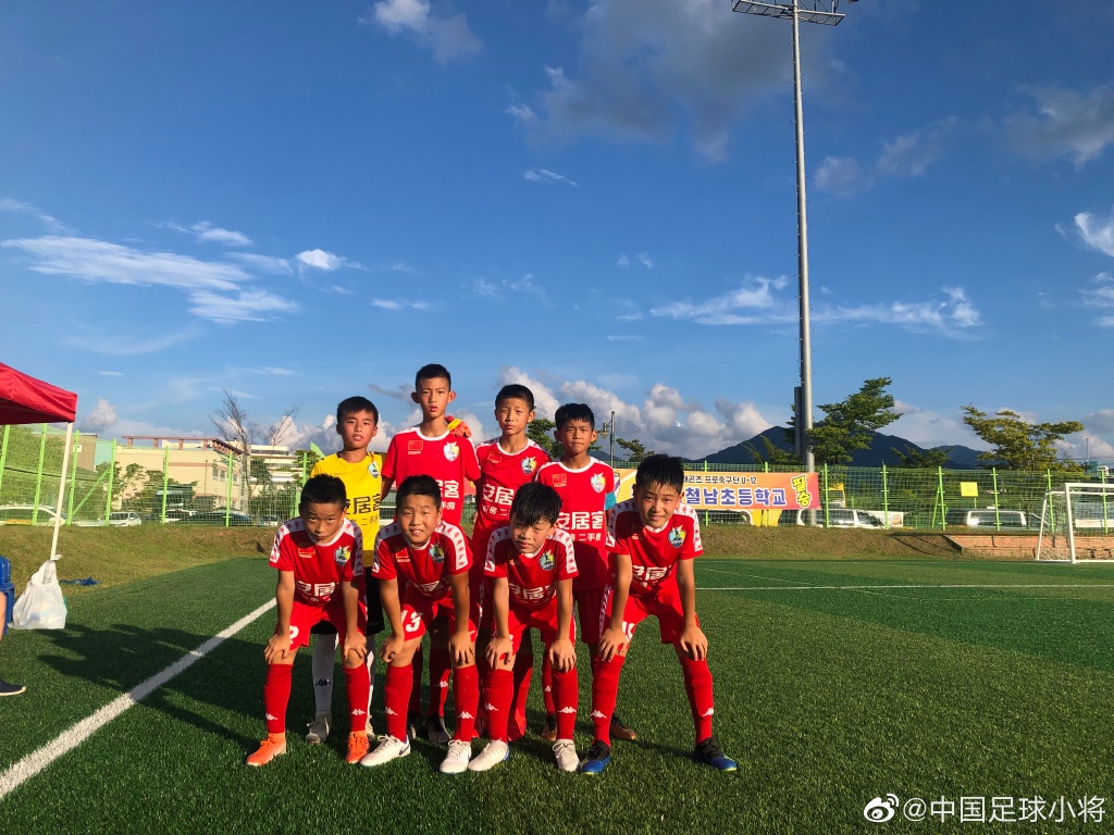 国际足坛：法国蓝翼成功挺进16强