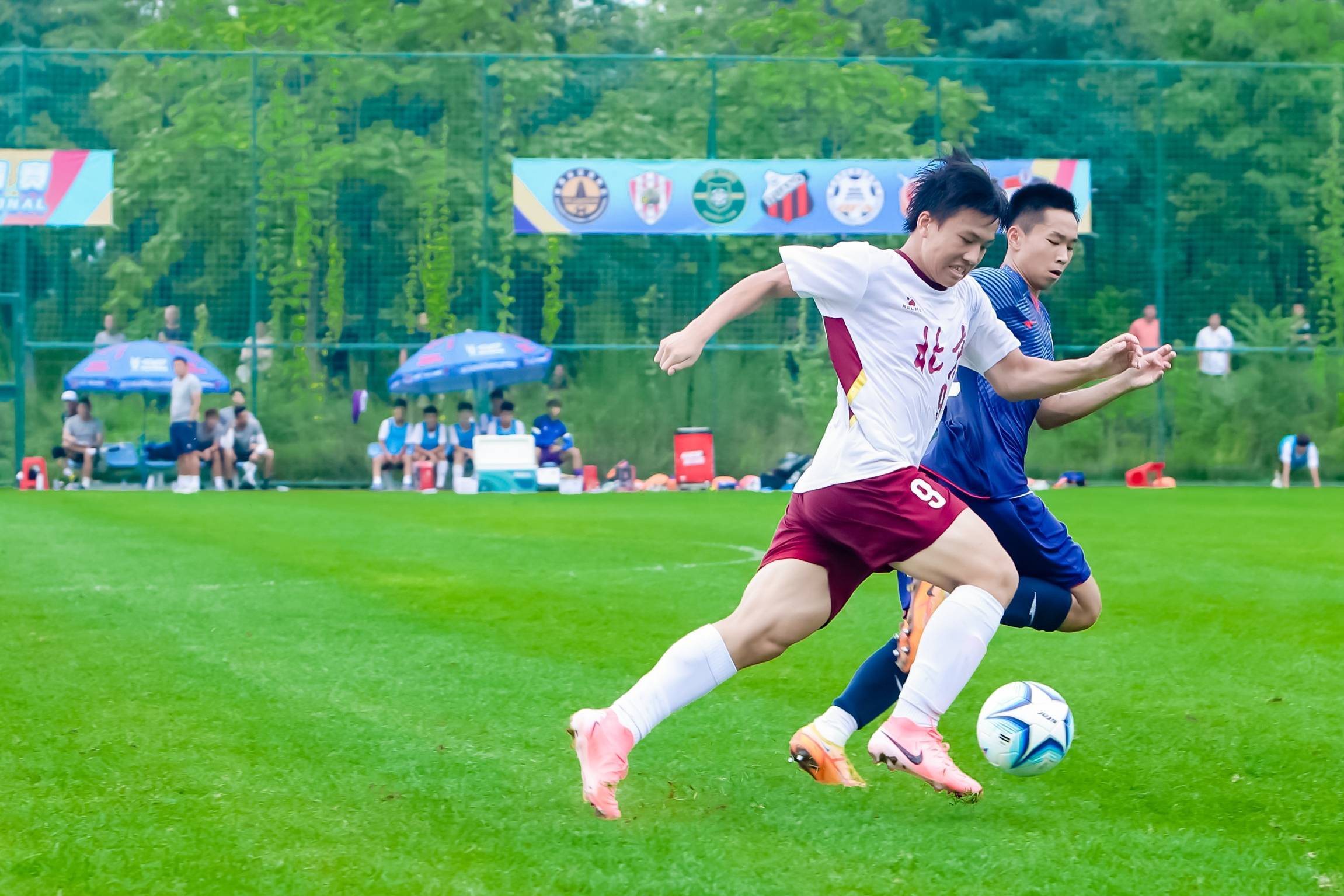 包含赛场风云！国际足球赛事激动人心的词条