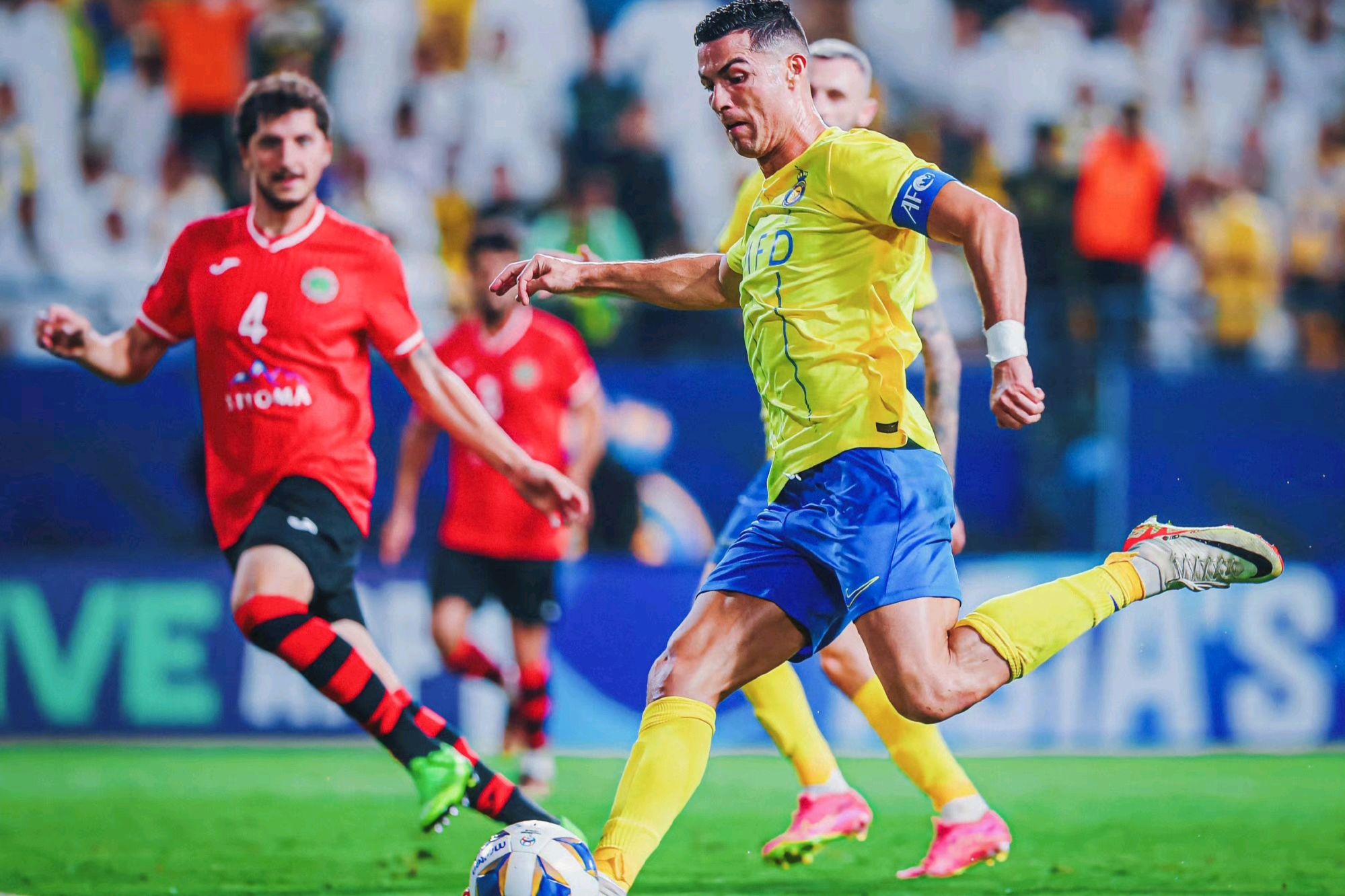 包含赛场风云！国际足球赛事激动人心的词条