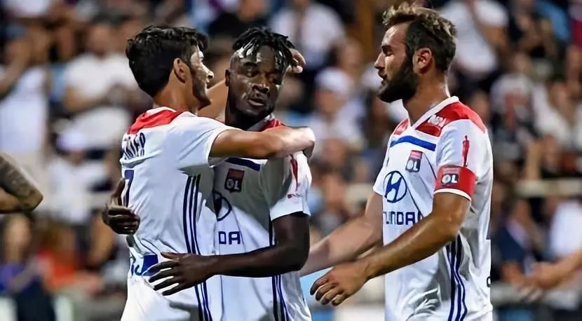 包含雷诺索纳击败奥林匹亚科斯，里昂客场不敌圣保罗的词条