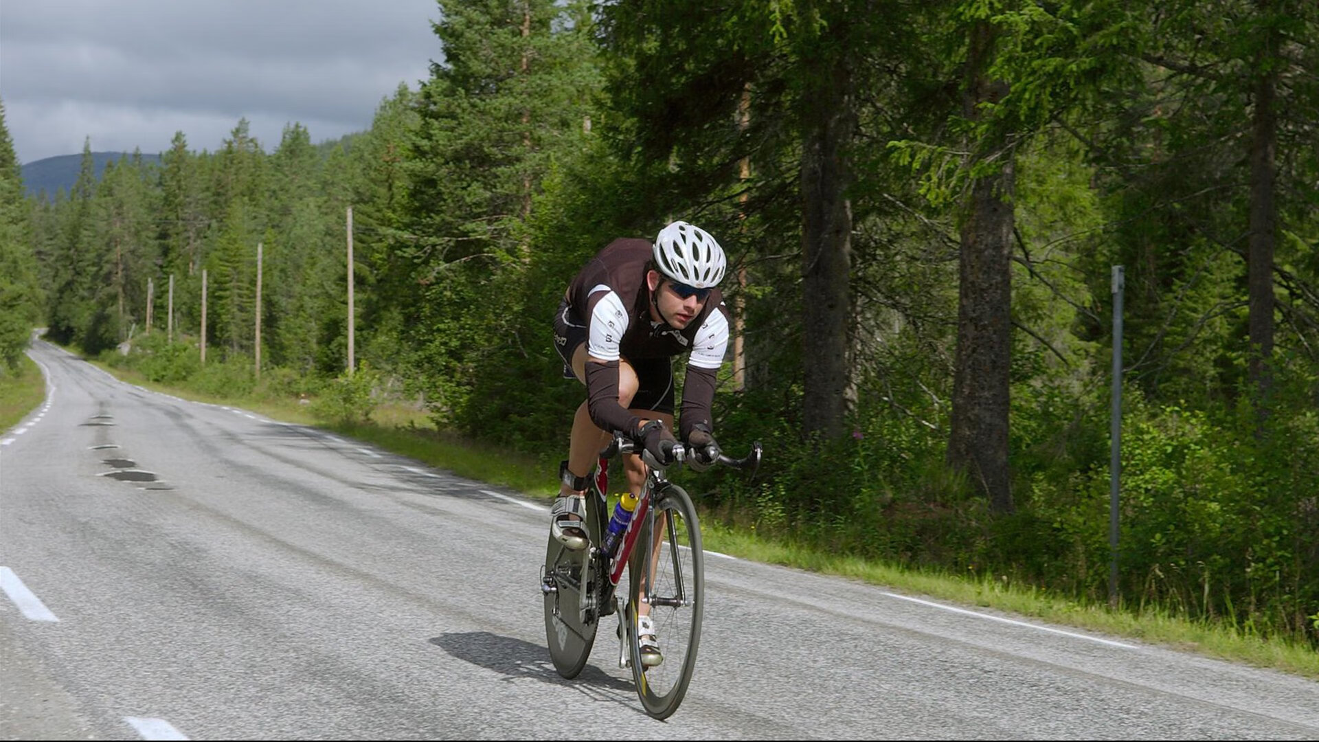 北欧冰刃终破坚盾,东方烈焰燃爆全场—当瑞典险胜遇上樊振东时刻